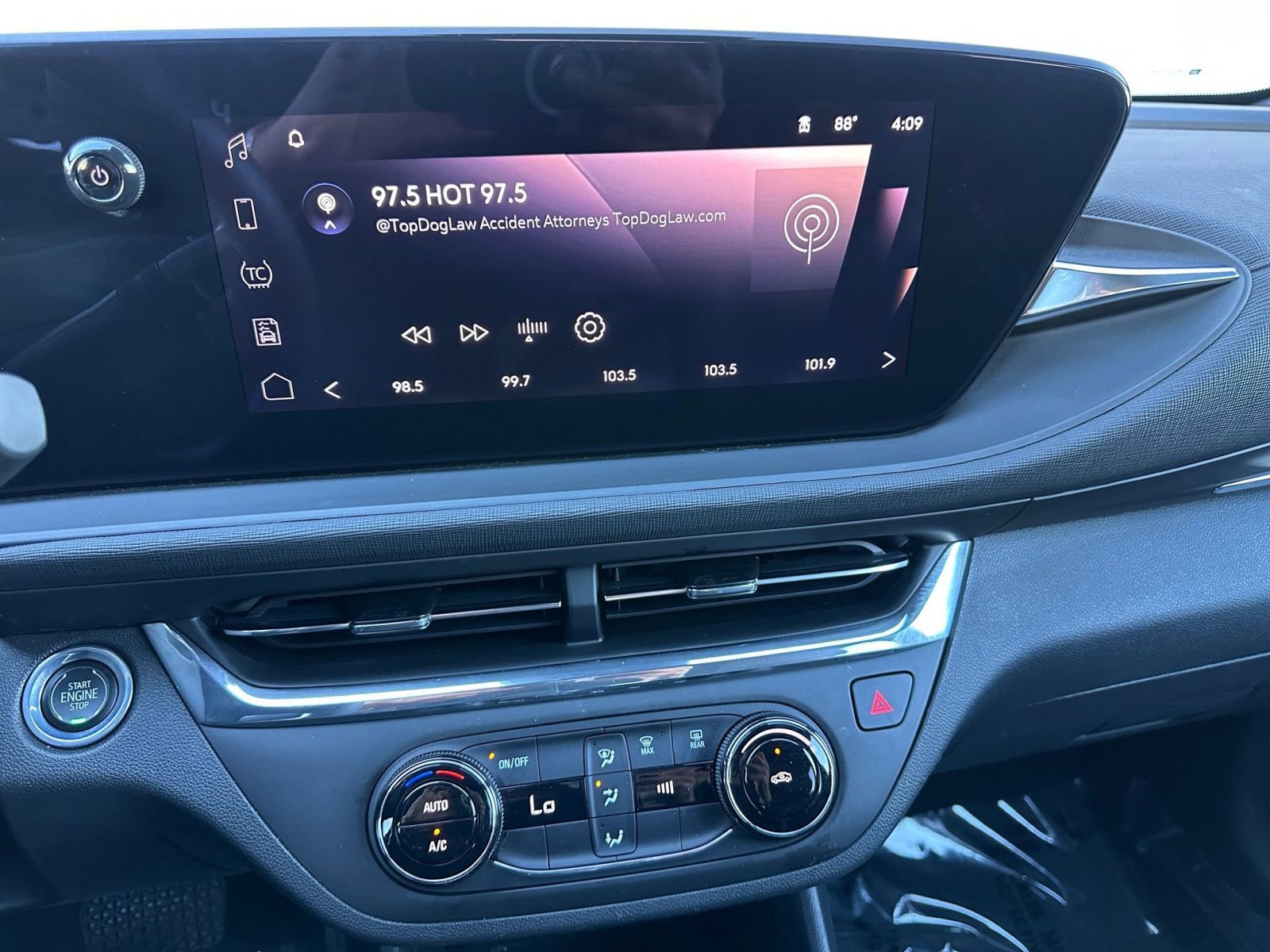 Used 2025 Buick Envista Preferred image 18