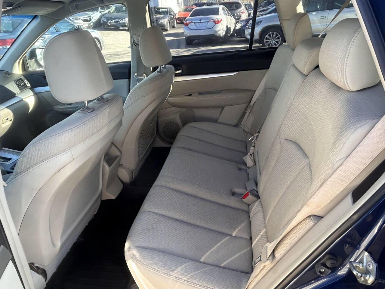 Used 2010 Subaru Outback 2.5i Premium image 8