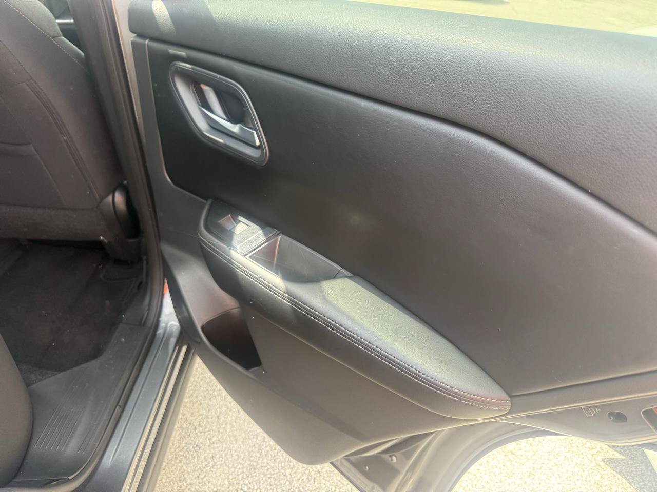 Used 2025 Nissan Rogue SV FWD image 13
