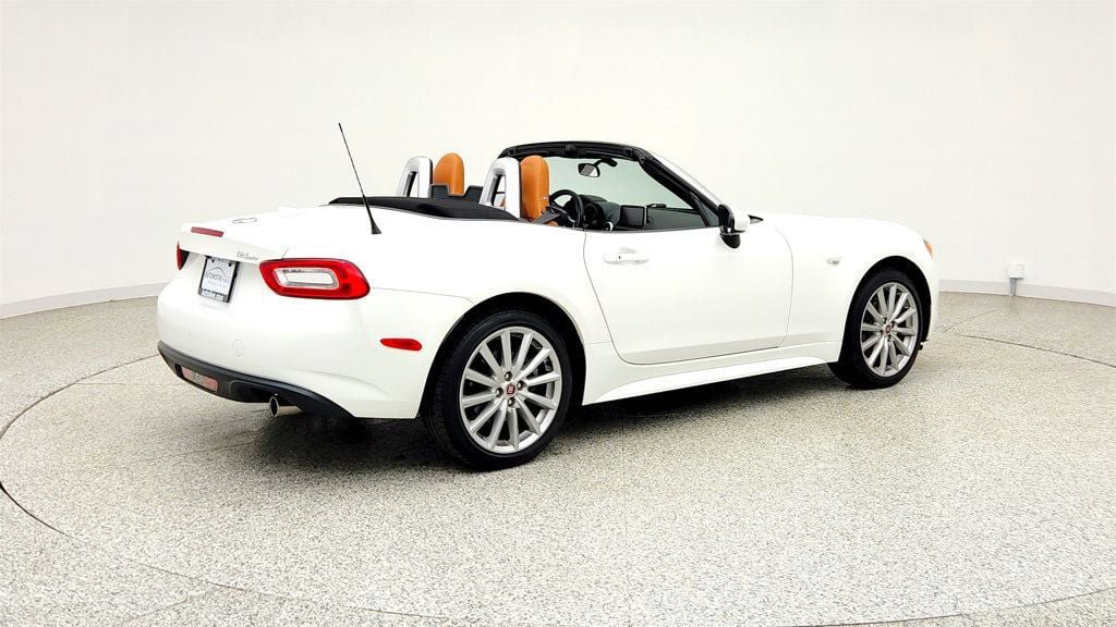 Used 2018 FIAT 124 Spider Lusso w/ Navigation & Sound Group RWD image 5