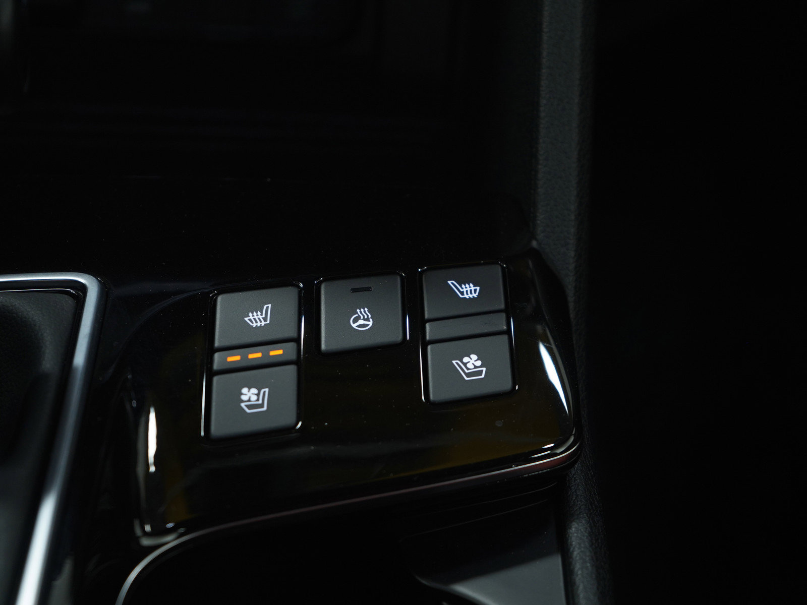 Used 2025 Kia Sportage SX image 19
