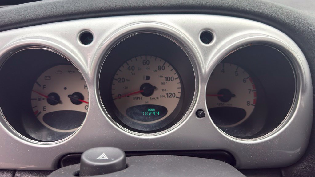 Used 2005 Chrysler PT Cruiser Touring w/ Moonroof Group FWD image 12
