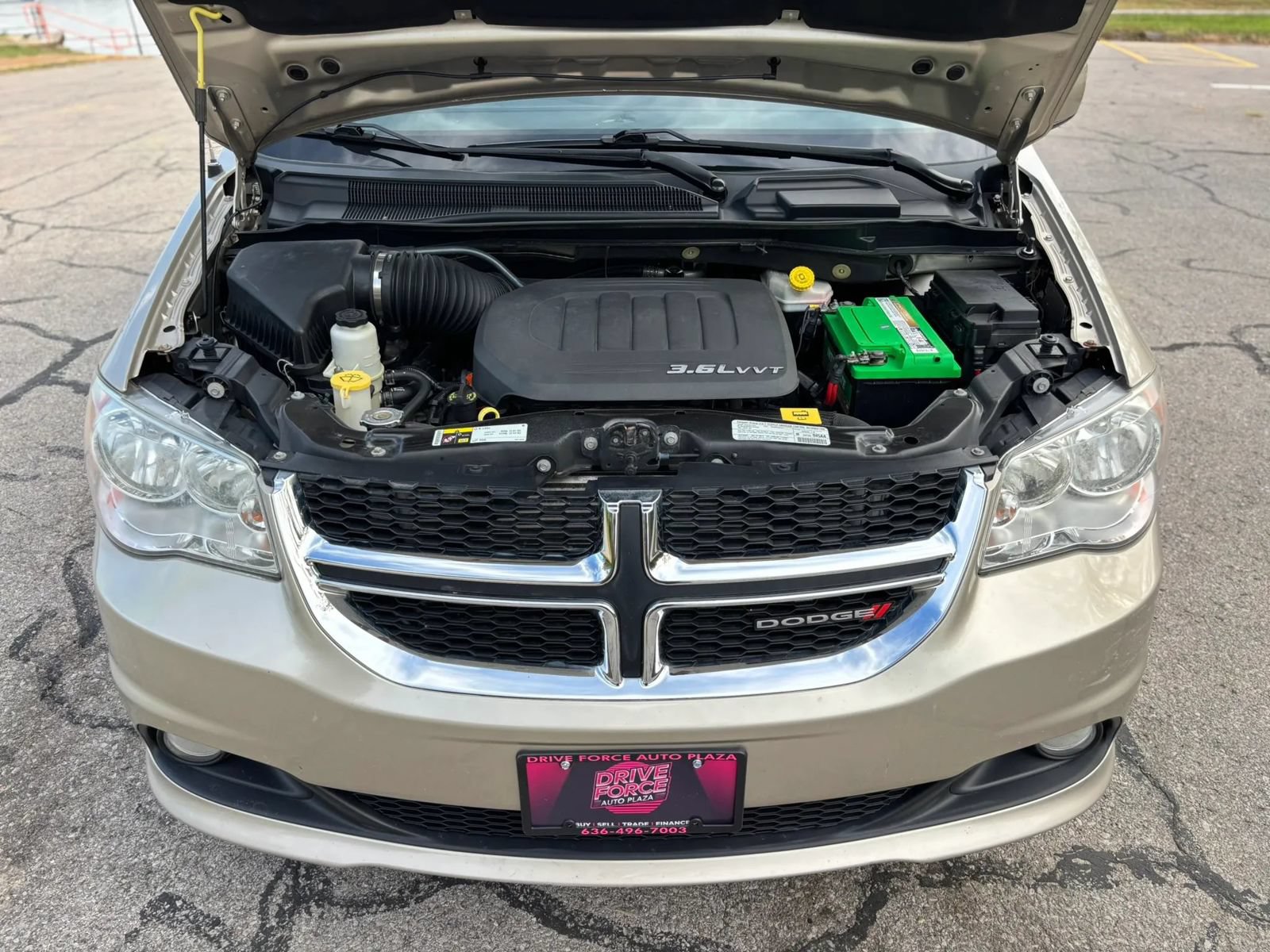 Used 2013 Dodge Grand Caravan Crew FWD image 18