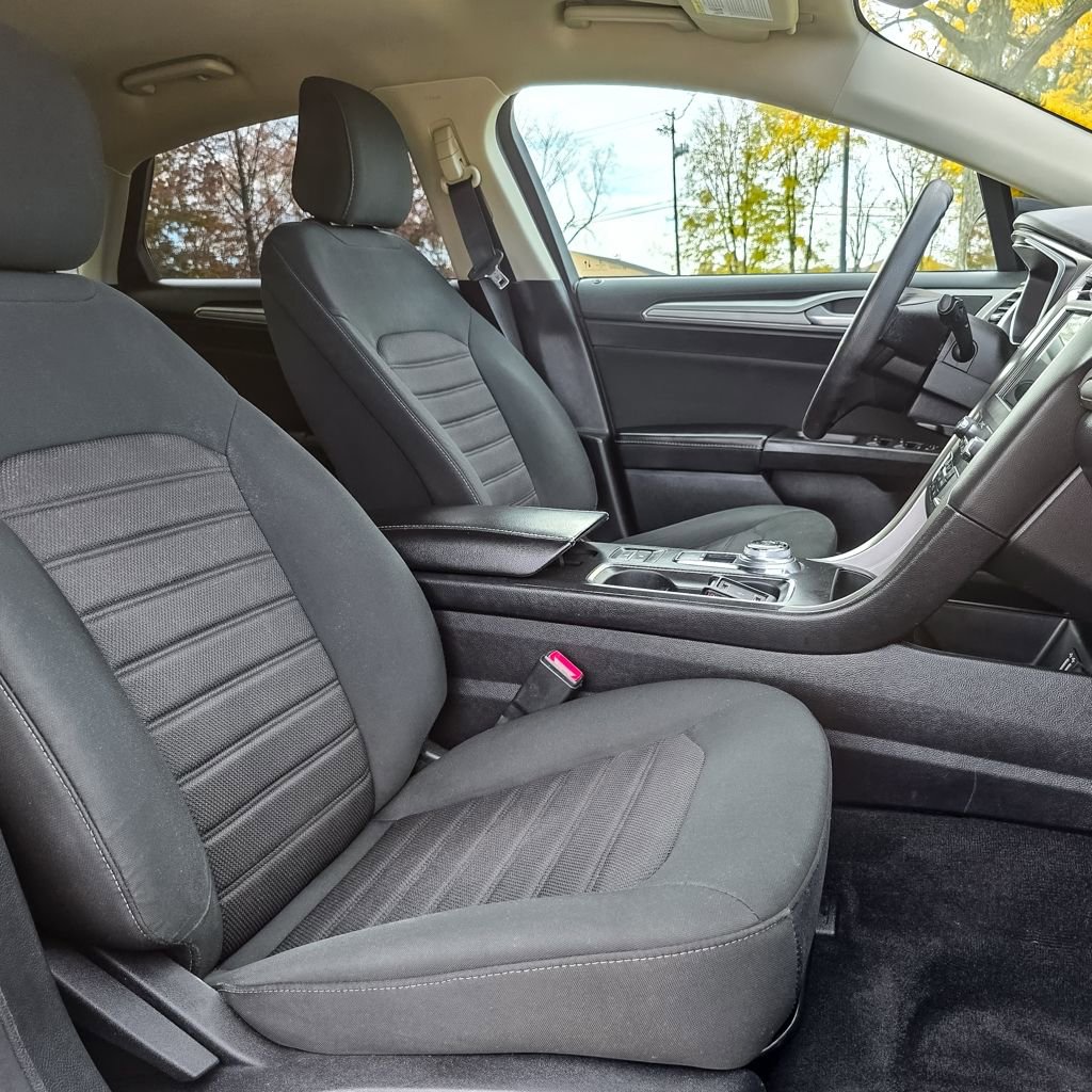 Used 2020 Ford Fusion SE FWD image 23