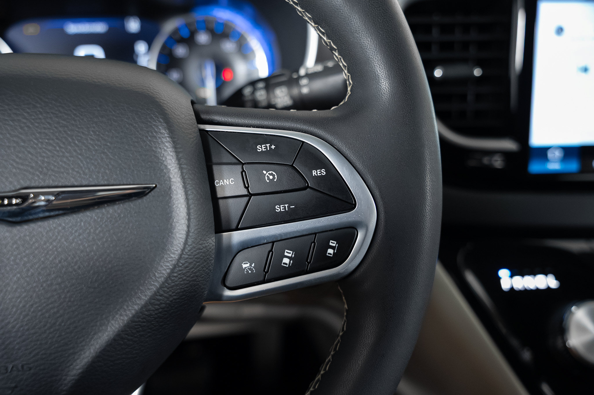 Used 2023 Chrysler Pacifica Touring-L FWD image 33