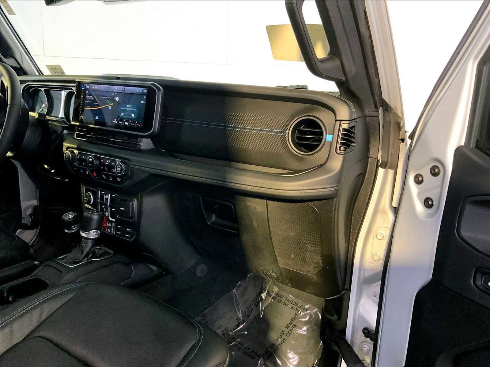 Used 2024 Jeep Wrangler Unlimited Rubicon 4xe AWD/4WD image 22