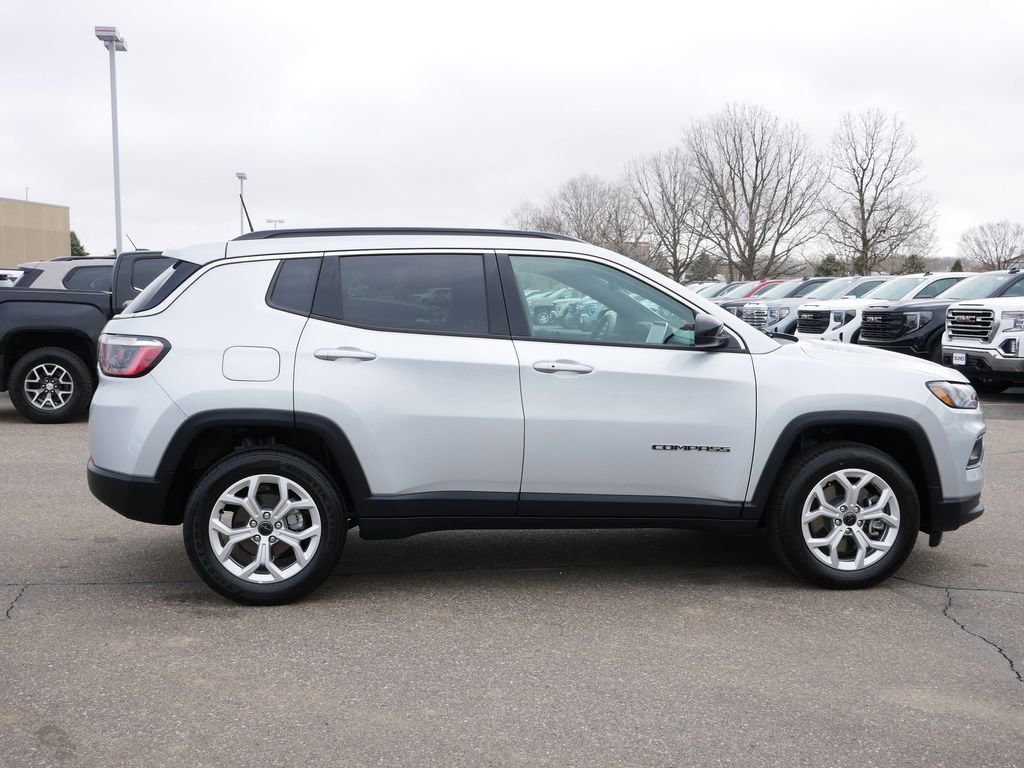 Used 2025 Jeep Compass Latitude AWD/4WD image 10