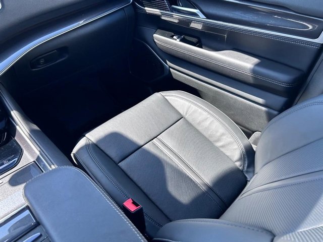 Used 2024 Jeep Wagoneer 4WD w/ Premium Group I image 21