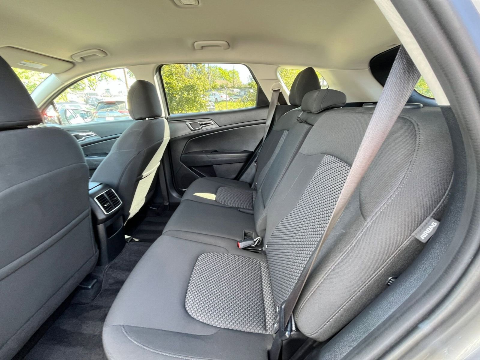 Used 2025 Kia Sportage LX image 24