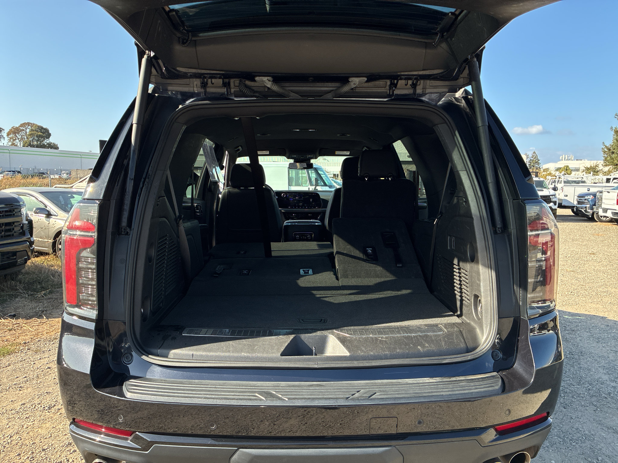 Used 2025 Chevrolet Tahoe Z71 AWD/4WD image 48
