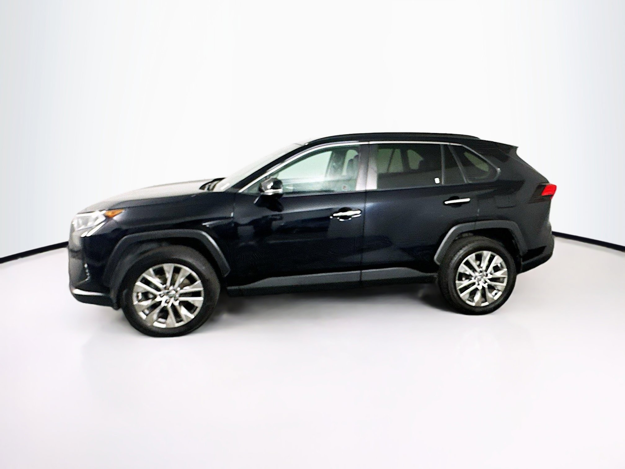 Used 2020 Toyota RAV4 Limited image 4