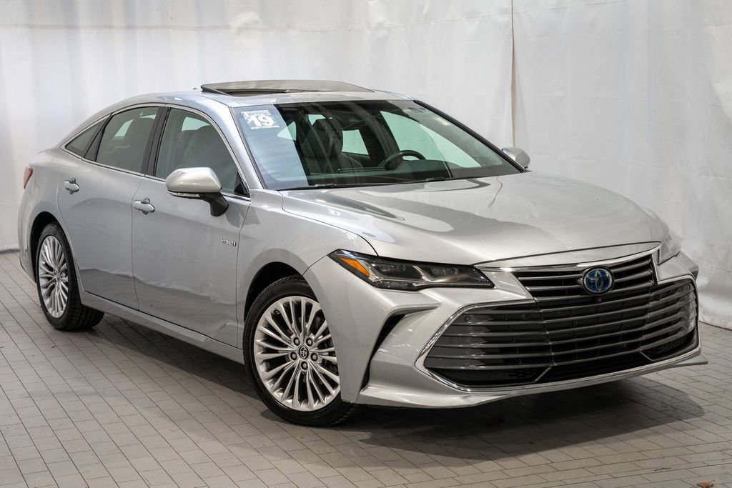 Used 2019 Toyota Avalon Limited image 1