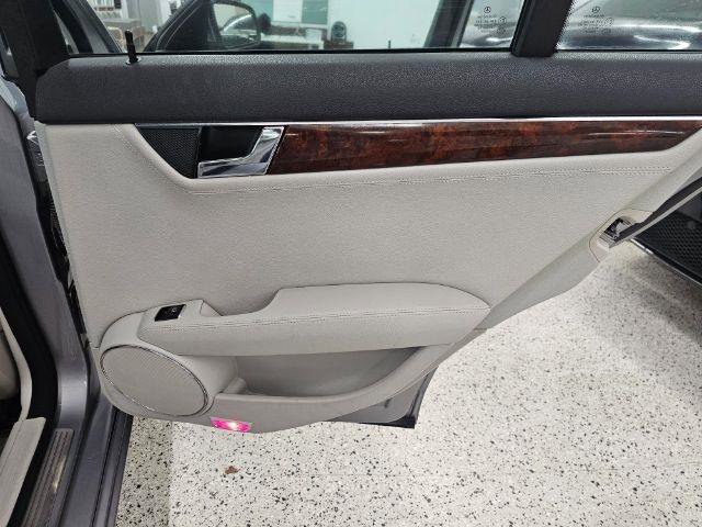 Used 2009 Mercedes-Benz C 300 Sedan image 27
