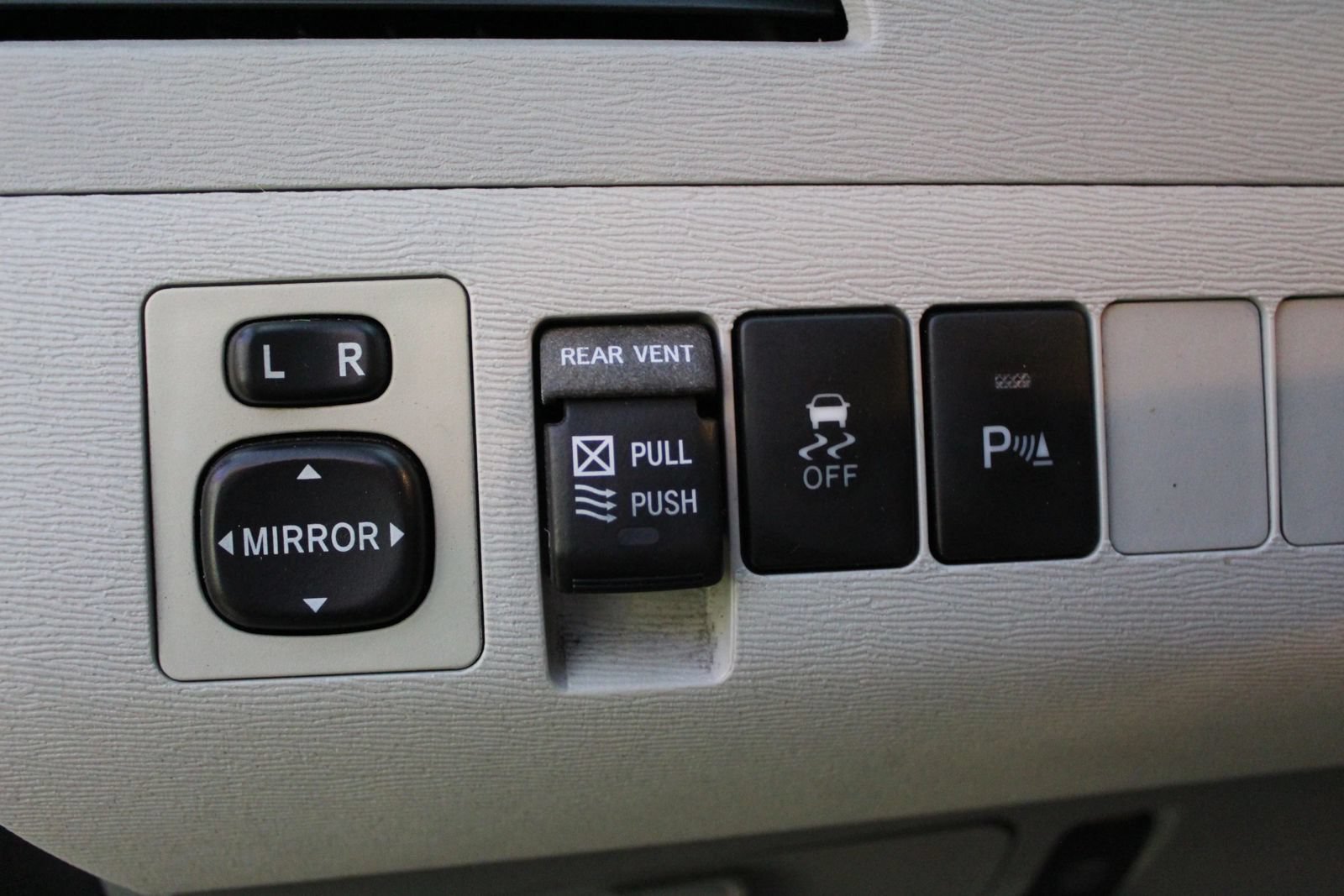 Used 2013 Toyota Sienna XLE FWD image 28