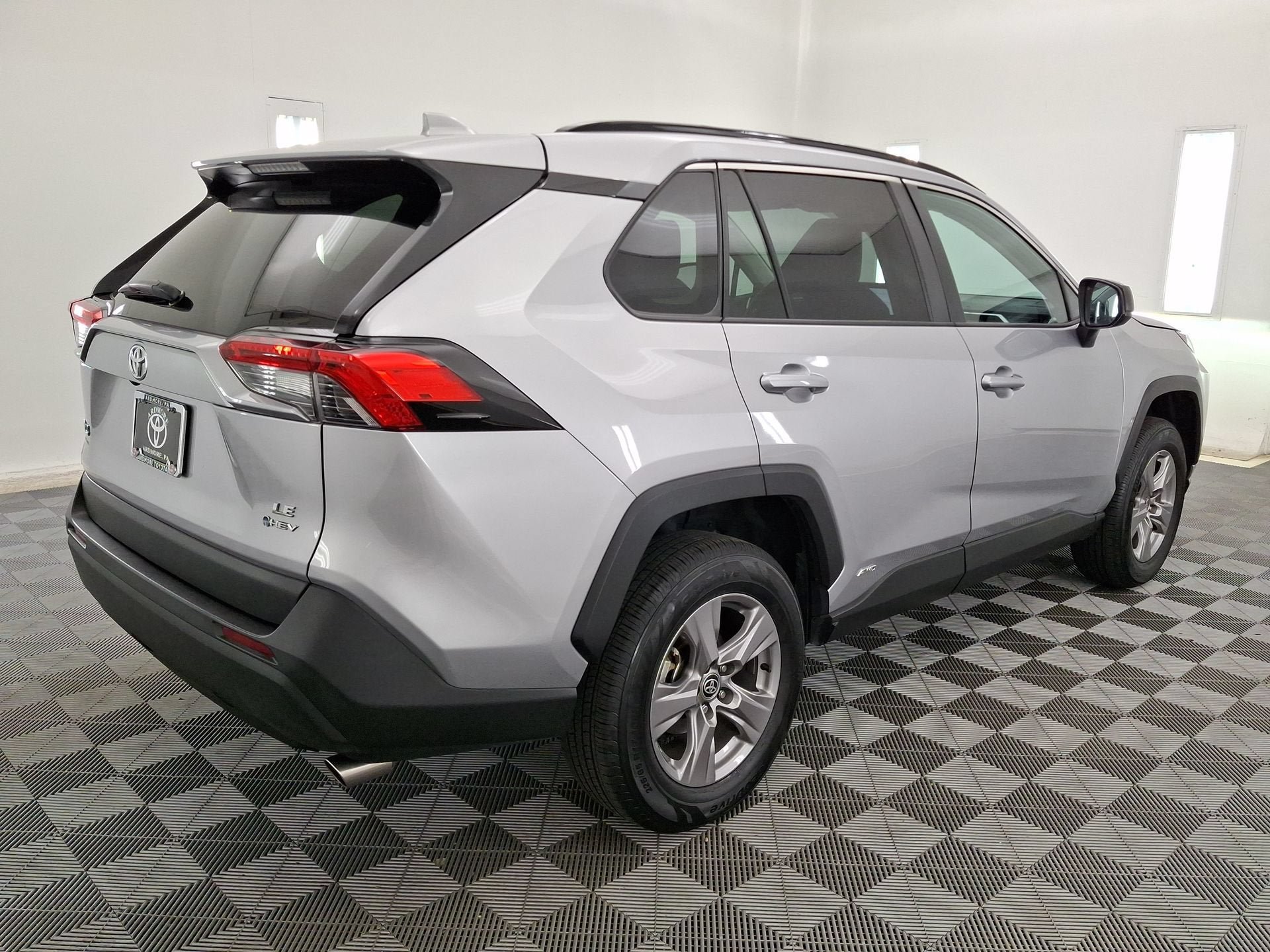 Used 2025 Toyota RAV4 LE AWD/4WD image 24