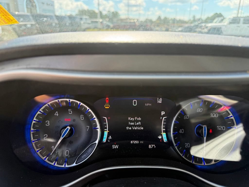 Used 2022 Chrysler Pacifica Touring-L FWD image 15