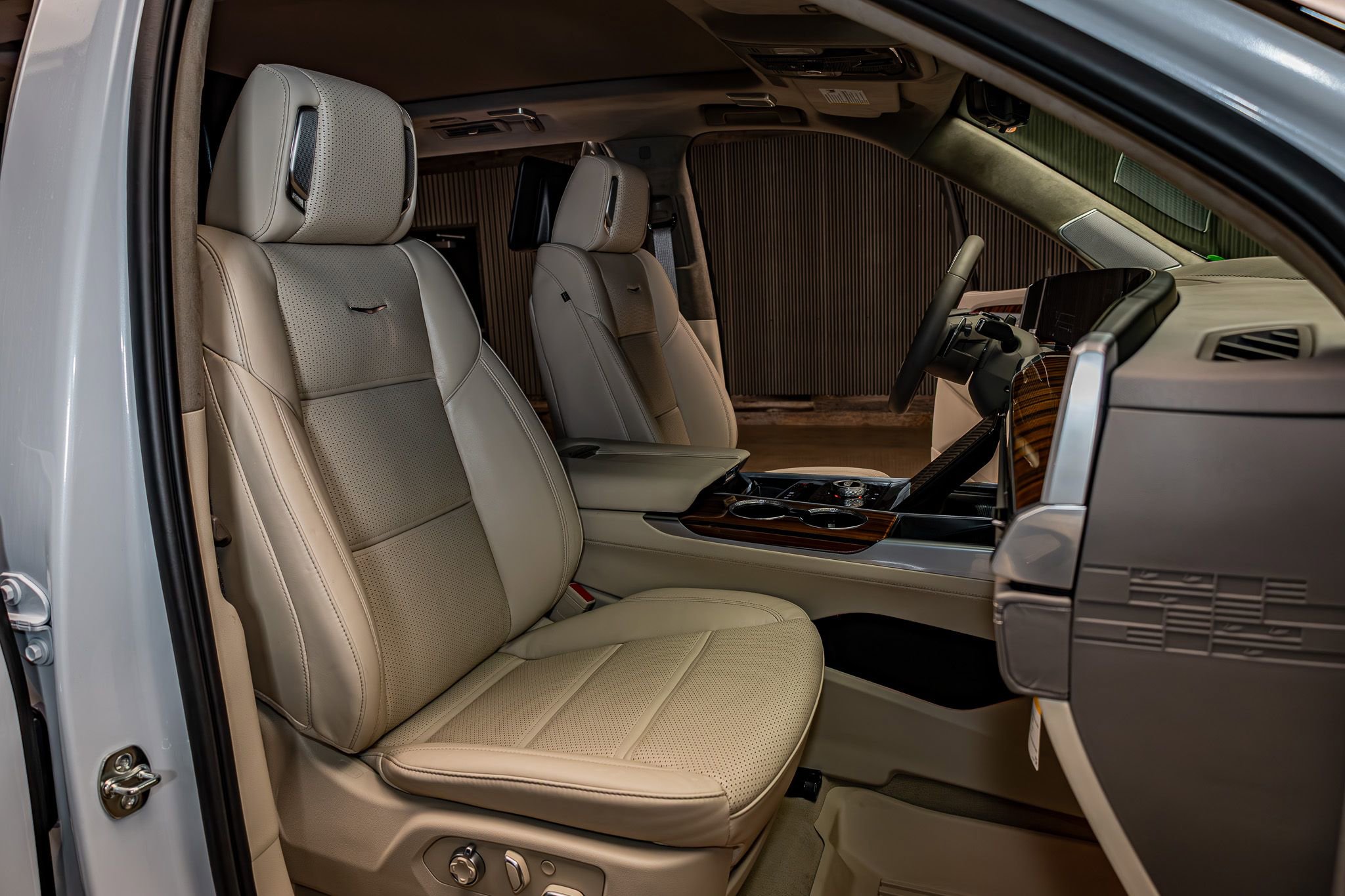 Used 2026 Cadillac Escalade ESV Platinum Sport w/ LPO, Floor Liner Package image 28