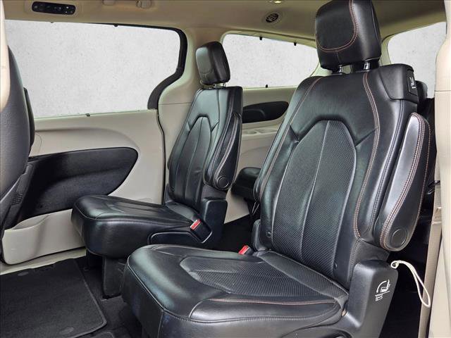 Used 2019 Chrysler Pacifica Touring-L FWD image 17