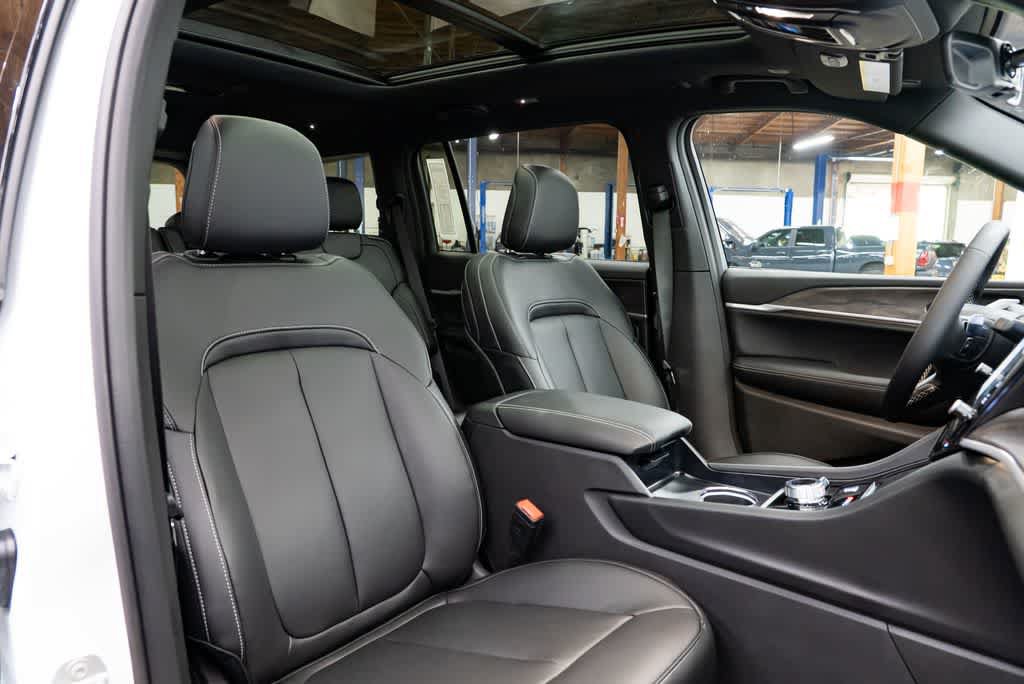 New 2026 Jeep Grand Cherokee L Limited w/ Limited Altitude Package AWD/4WD image 33