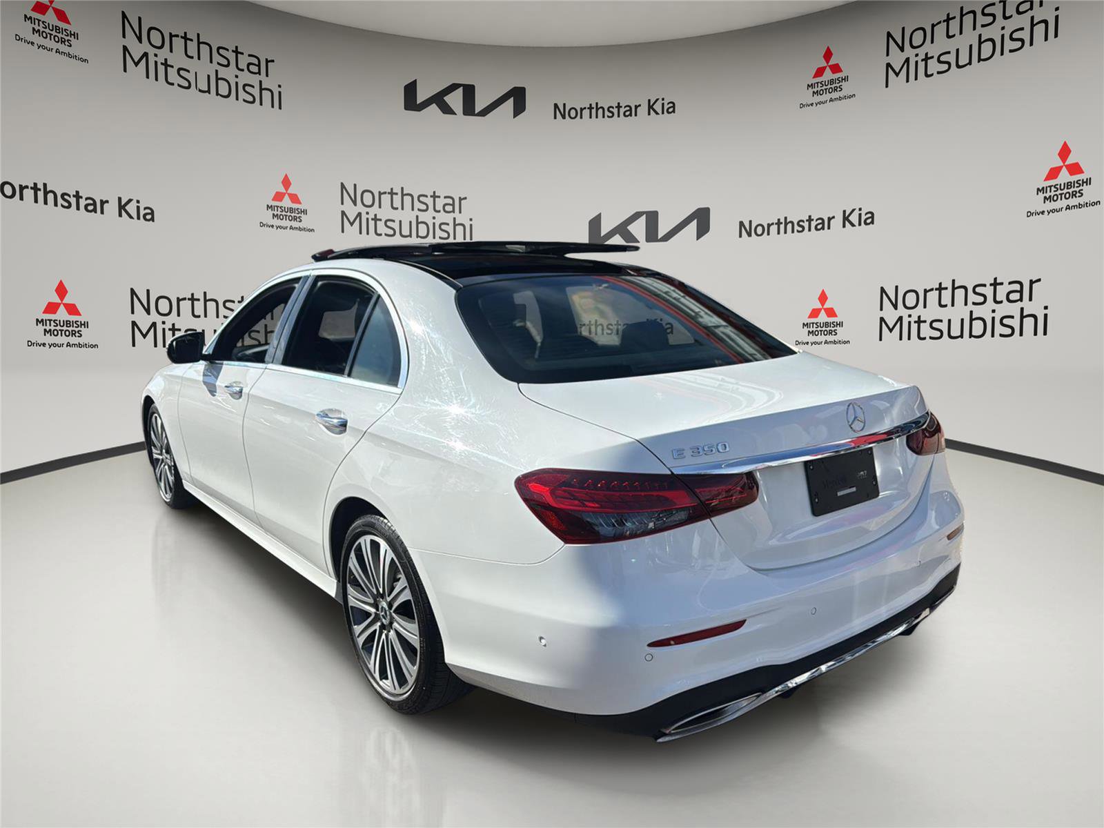 Used 2022 Mercedes-Benz E 350 Sedan image 2