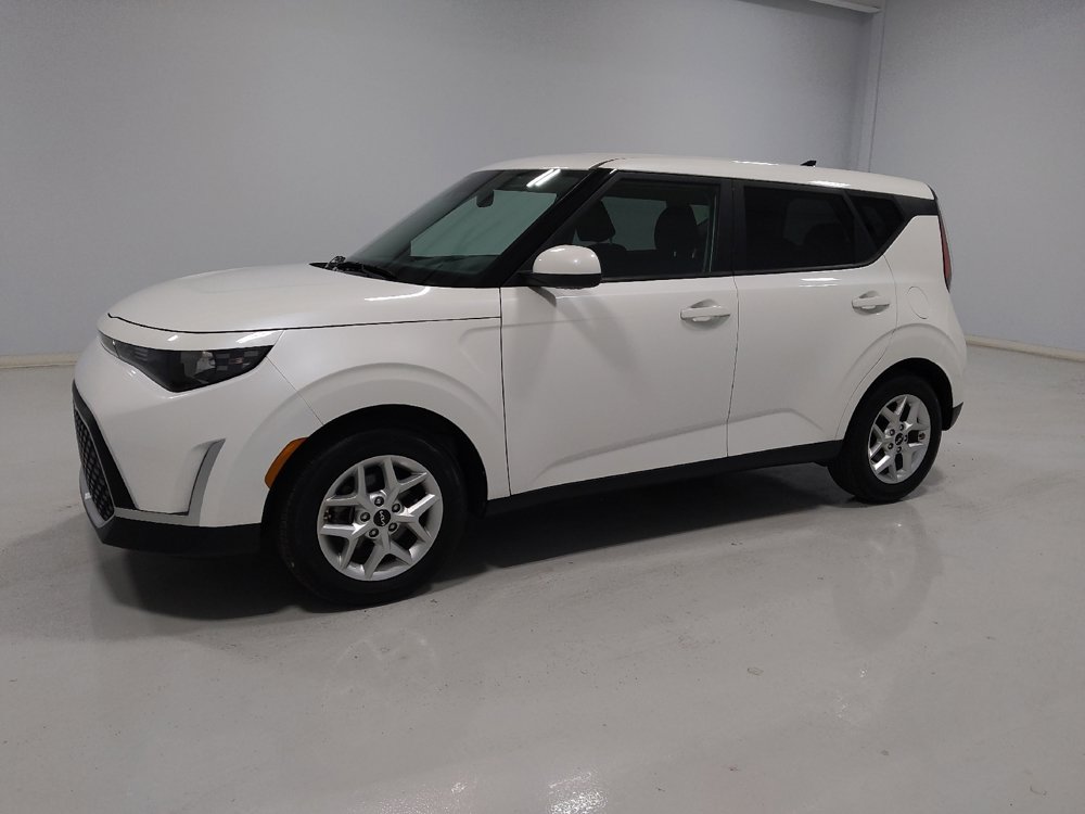 Used 2023 Kia Soul LX w/ LX Technology Package image 2