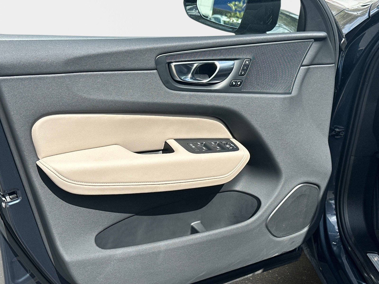 Certified 2026 Volvo XC60 B5 Plus w/ Protection Package Premier image 17