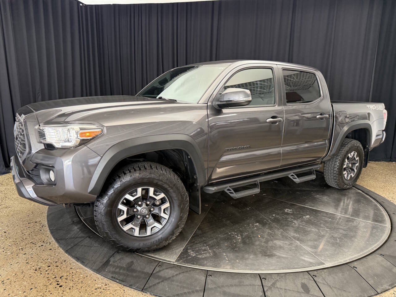 Used 2020 Toyota Tacoma TRD Off-Road w/ Technology Package AWD/4WD image 2
