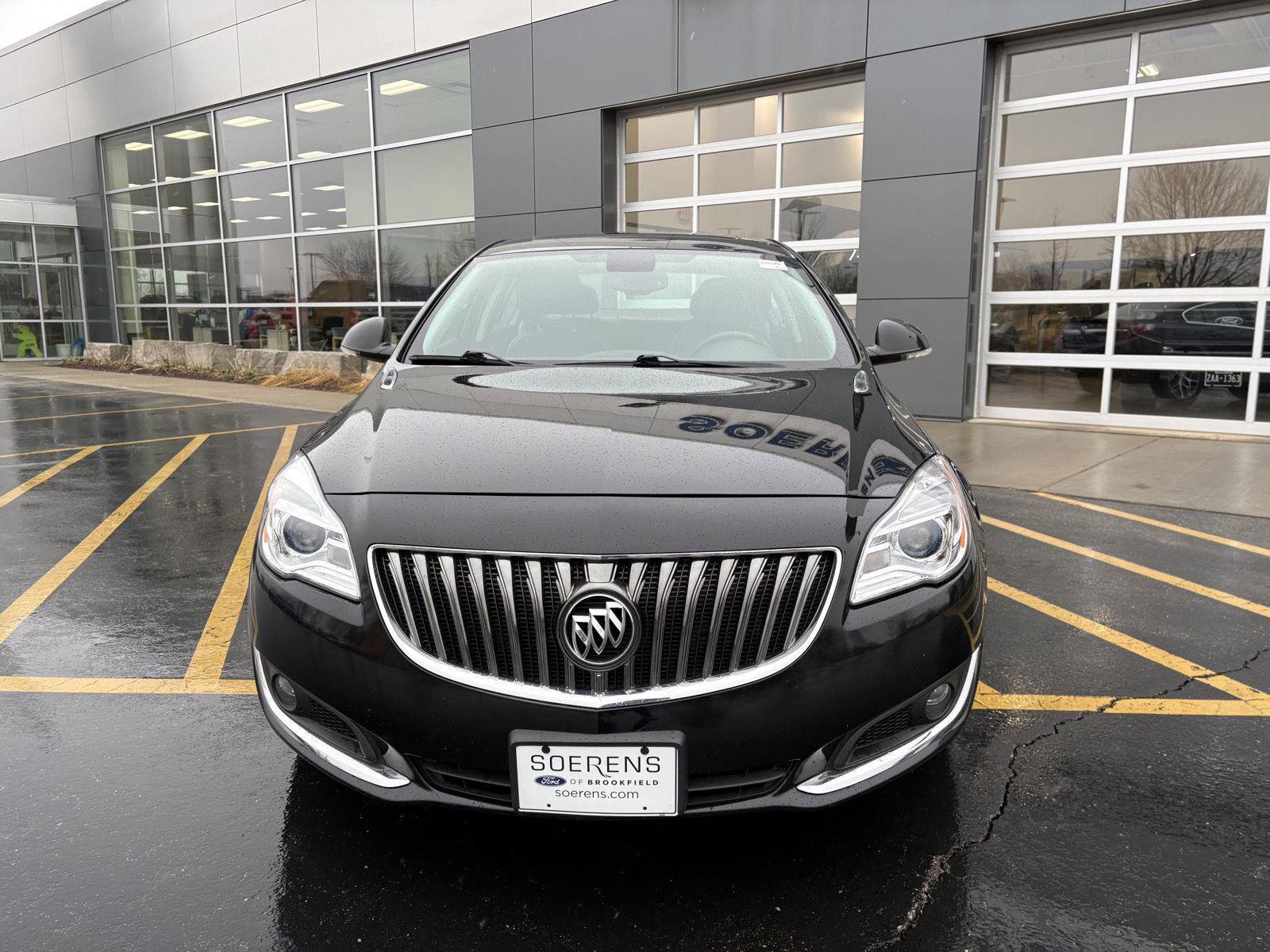 Used 2017 Buick Regal Sport Touring image 2