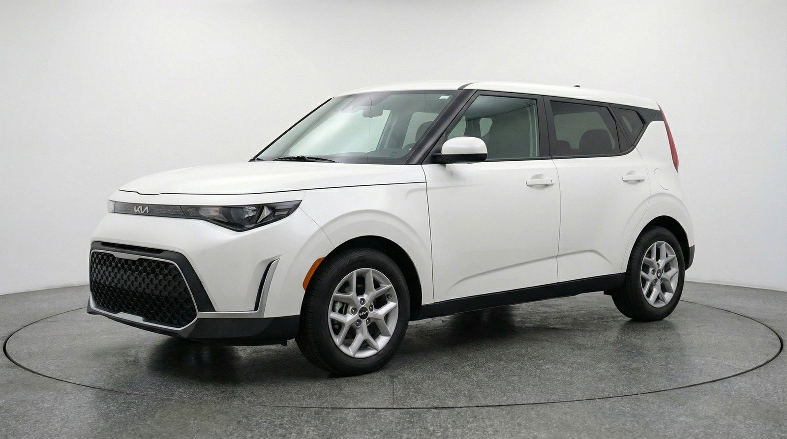 Used 2025 Kia Soul LX w/ LX Technology Package image 3