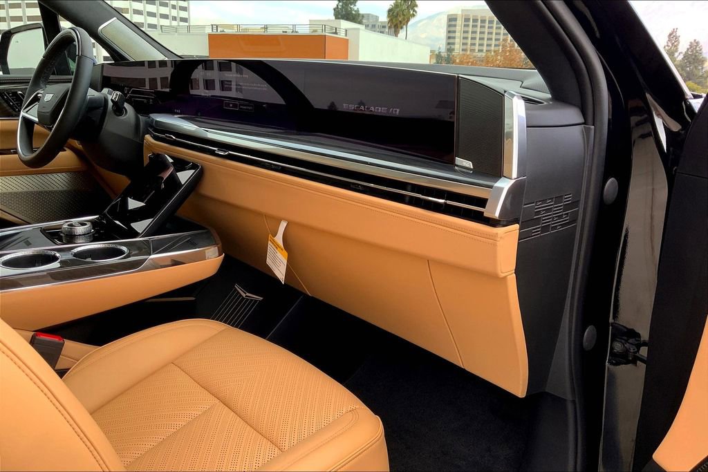 New 2025 Cadillac Escalade IQ Luxury 2 image 32