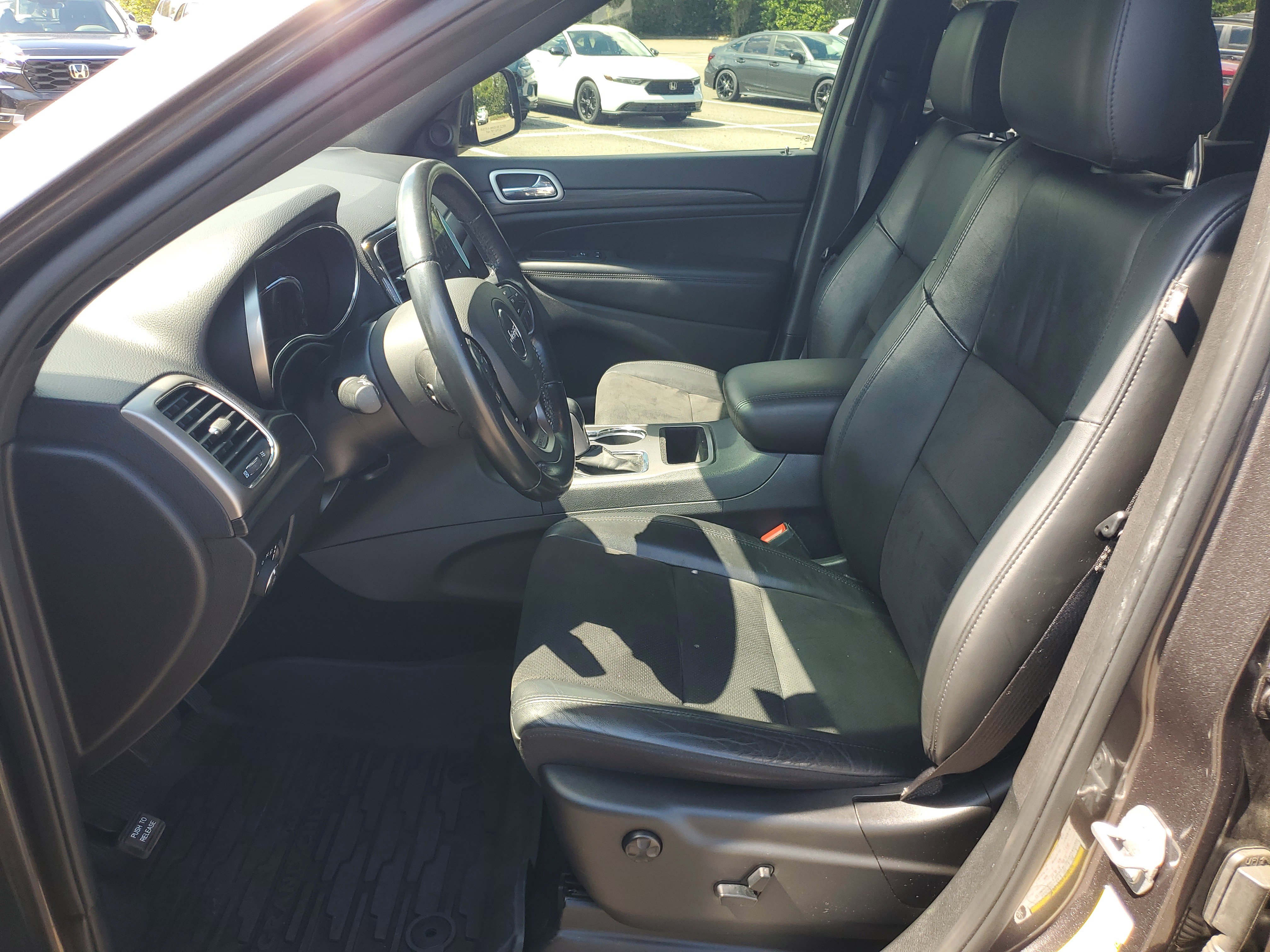 Used 2020 Jeep Grand Cherokee Laredo w/ Laredo X Package image 26
