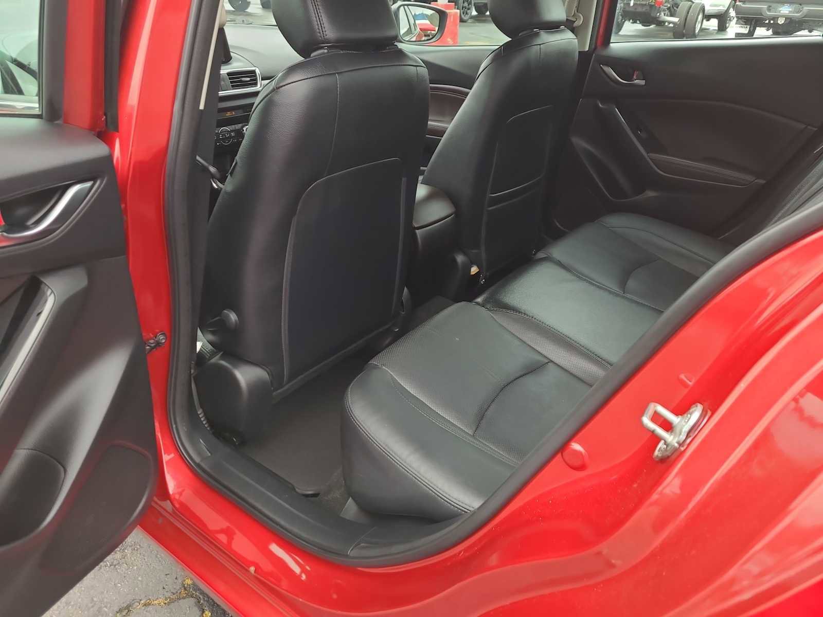 Used 2018 MAZDA MAZDA3 Grand Touring w/ Premium Equipment Package image 20