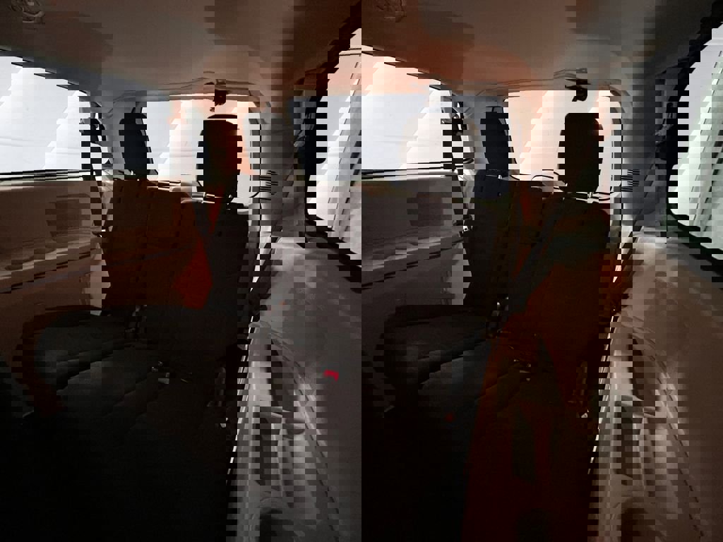 Used 2018 Dodge Grand Caravan SE w/ UConnect Hands-Free Group image 18