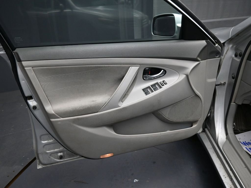 Used 2011 Toyota Camry LE image 24