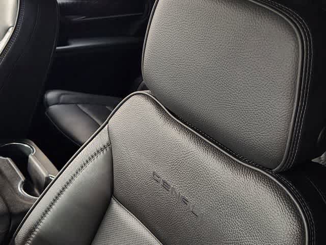 Used 2023 GMC Yukon Denali AWD/4WD image 15