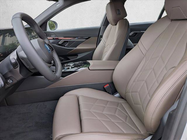 Used 2026 BMW i5 eDrive40 w/ Premium Package RWD image 4