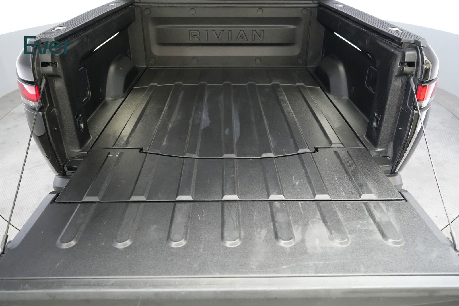 Used 2022 Rivian R1T Launch Edition image 8