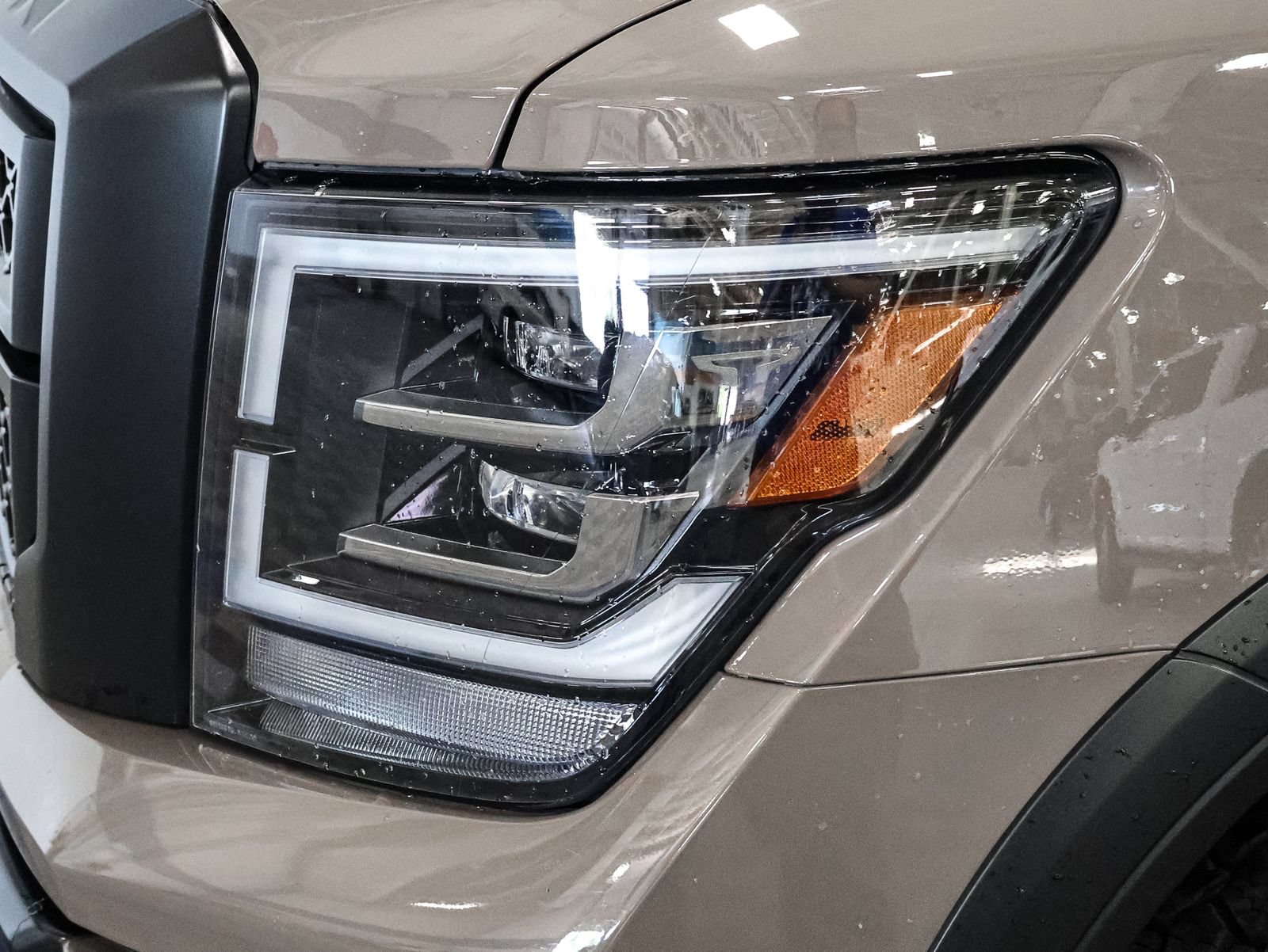 Used 2021 Nissan Titan PRO-4X w/ Pro-4x Convenience Package AWD/4WD image 14