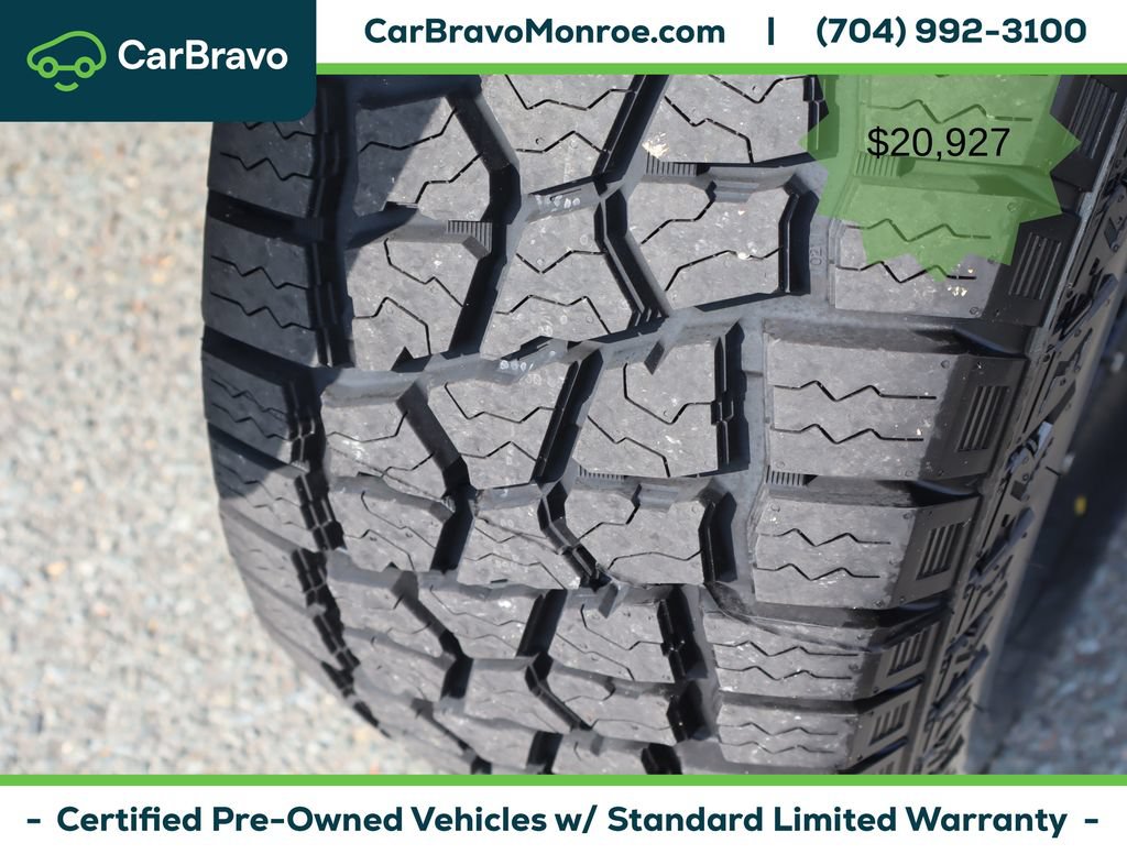 Used 2018 Jeep Wrangler Unlimited Sport w/ Connectivity Group AWD/4WD image 13