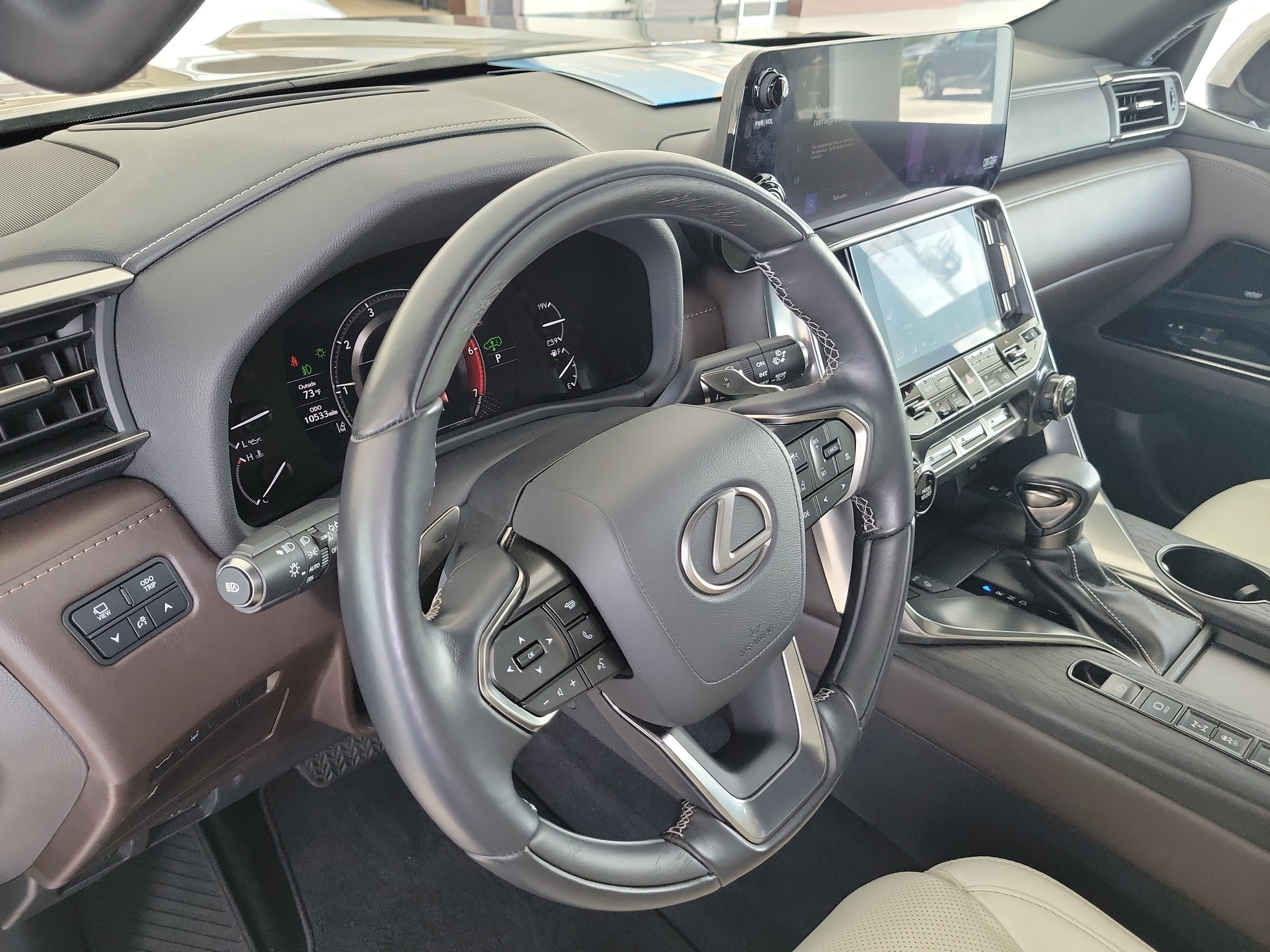 Used 2022 Lexus LX 600 4WD w/ Accessory Package (Z1) image 29