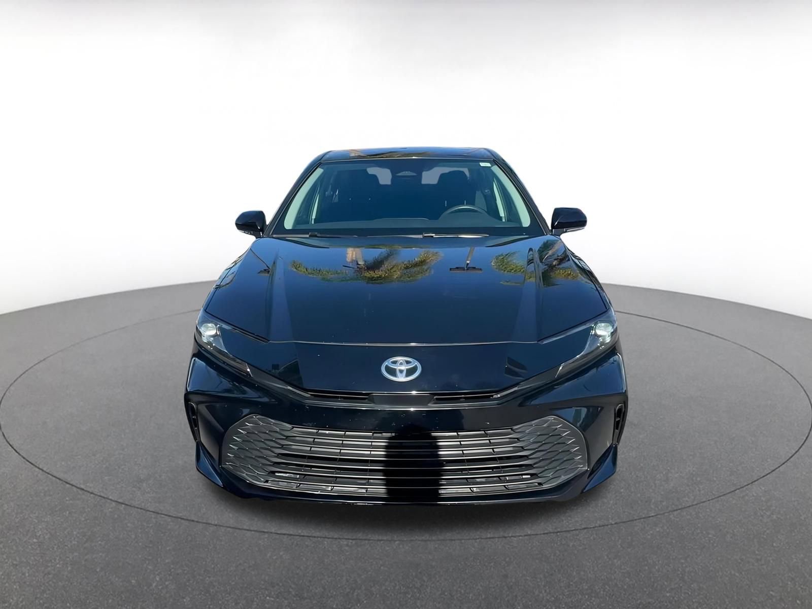 Used 2025 Toyota Camry LE image 4