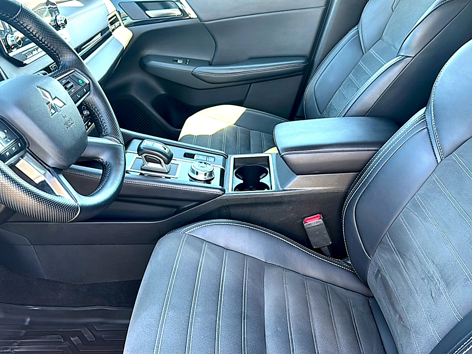 Used 2024 Mitsubishi Outlander SE FWD image 13