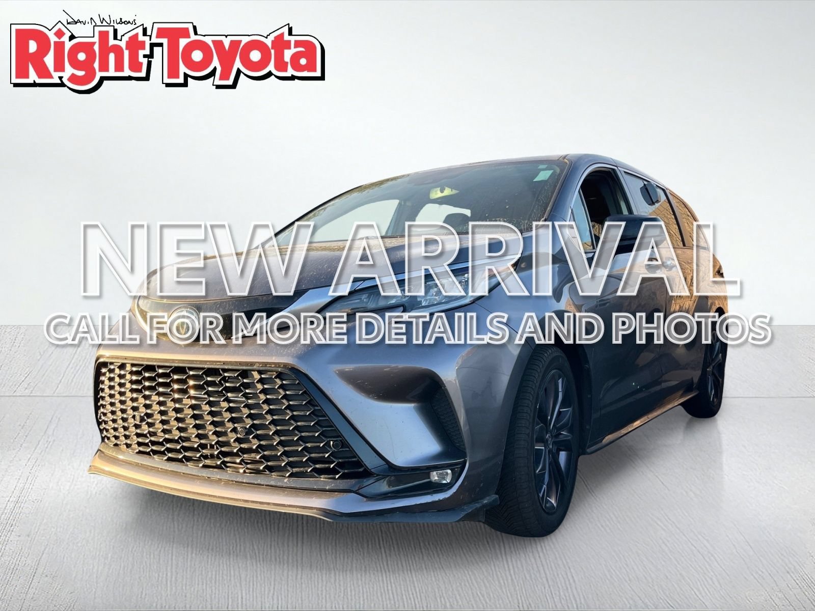 Used 2022 Toyota Sienna XSE w/ XSE Plus Package FWD image 1