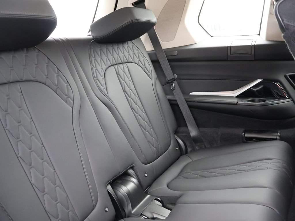Used 2025 BMW X7 xDrive40i AWD/4WD image 13