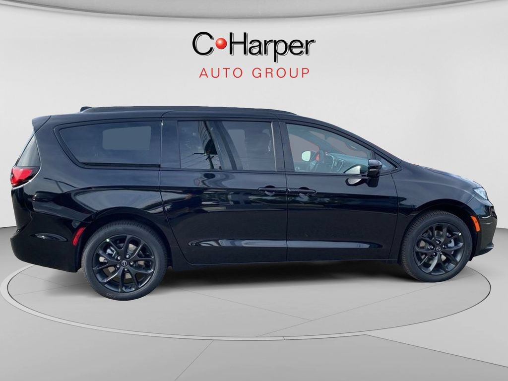 New 2026 Chrysler Pacifica Limited w/ S Appearance Package AWD/4WD image 2