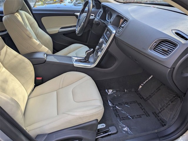 Used 2018 Volvo V60 T5 Dynamic w/ Vision Package image 28