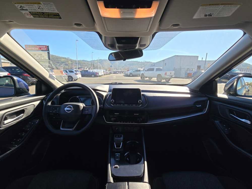 Used 2025 Nissan Rogue SV image 15