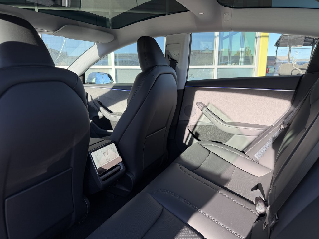 Used 2025 Tesla Model 3 image 38