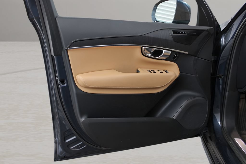 Certified 2023 Volvo XC90 B6 Ultimate w/ Protection Package Premier AWD/4WD image 15