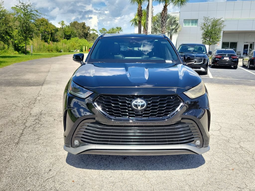 Certified 2021 Toyota Highlander XSE FWD image 2